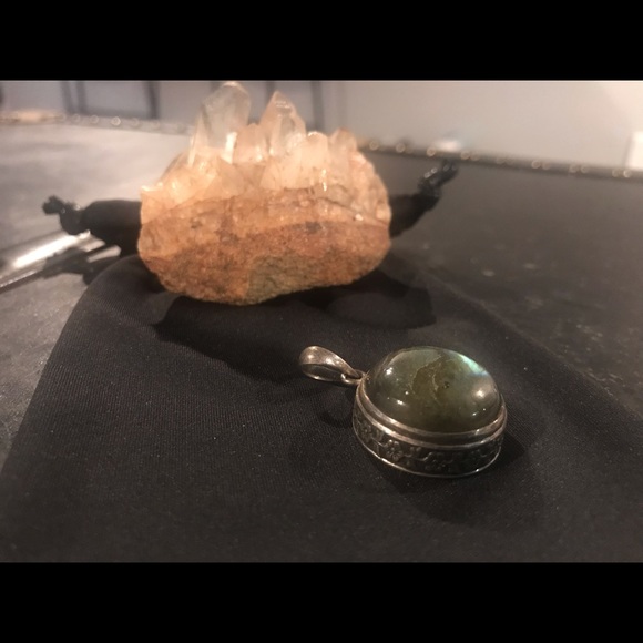 Labradorite  Pendant. - Picture 3 of 8